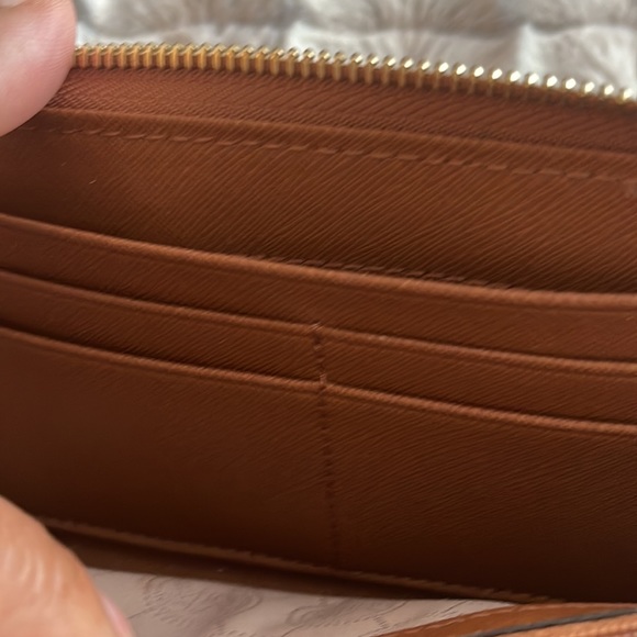 73.Michael kors Jet Set Tan Wallet - Picture 6 of 8
